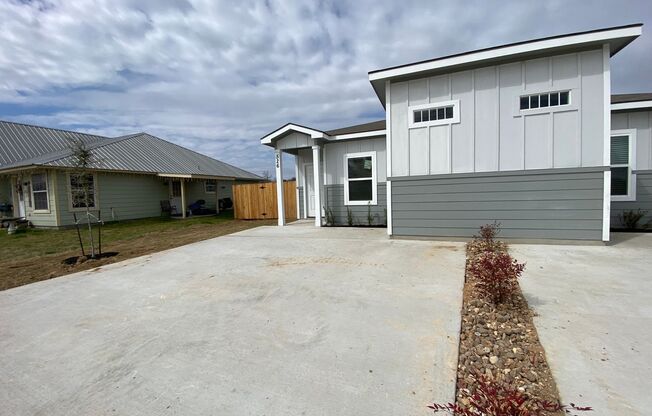 528 E Baxter