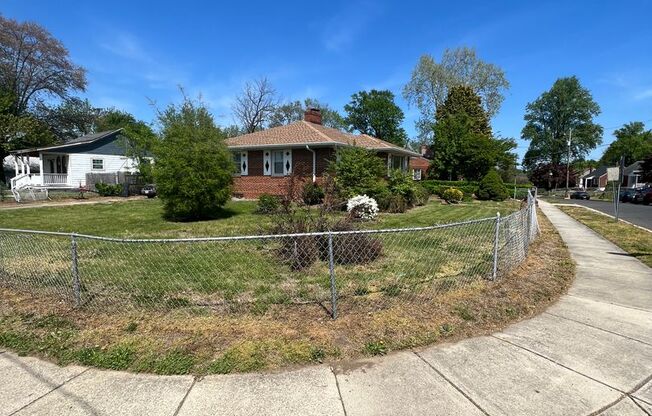 Amazing 6 Bedroom 2 Bathroom home with dual driveways