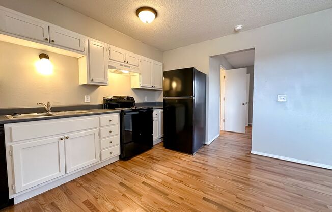 1 bed, 1 bath, 480 sqft, $775, Unit 1037 Happy Hollow #6 Upstairs