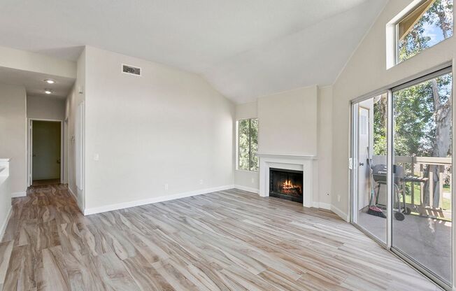 Beautiful End Unit Condo with Overlook of Park and Canyon!