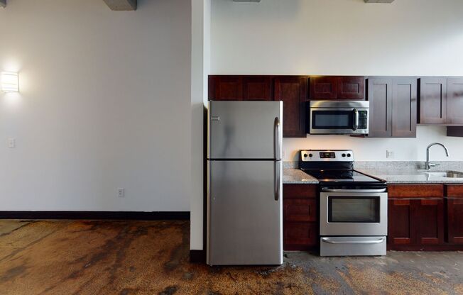 Studio, 1 bath, 627 sqft, $1,350, Unit 420