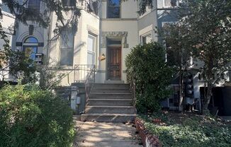 Beautiful Victorian ** U Street Corridor