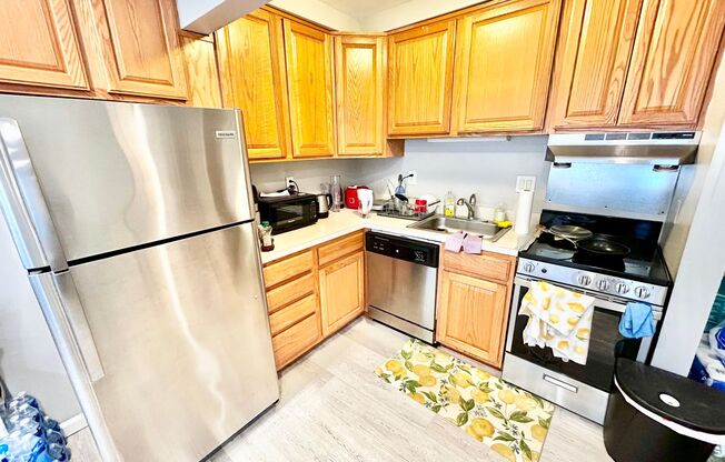 911 S. Forest - Varsity Management