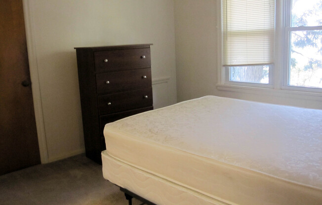 2 beds, 1 bath, 798 sqft, $995