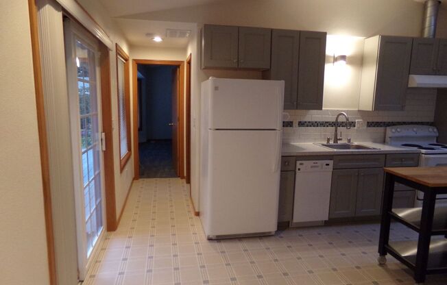 1 BR, 1 BA ADU ~WATER/SEWER/GARBAGE/ELECTRIC INCLUDED!