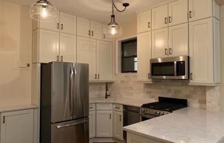 109 W 82 ST