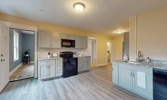 3 beds, 1 bath, 1,700 sqft, $2,500, Unit 2