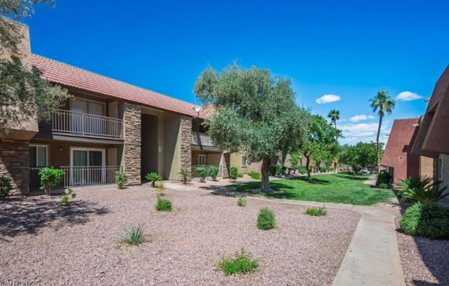 4921 RIV GLN
