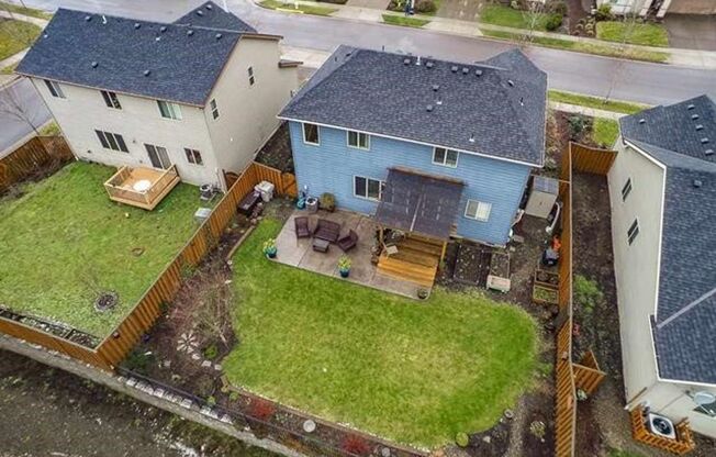 Beautiful 3 bedroom with bonus loft area in North Albany!