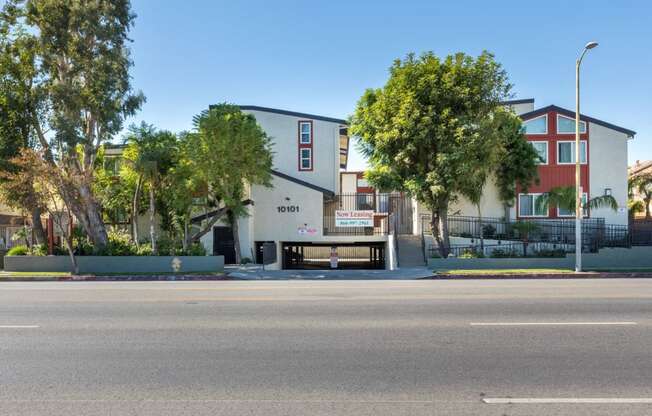 Apartments in Chatsworth , Ca Parking