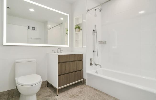 3 beds, 2 baths, $11,000, Unit 5015