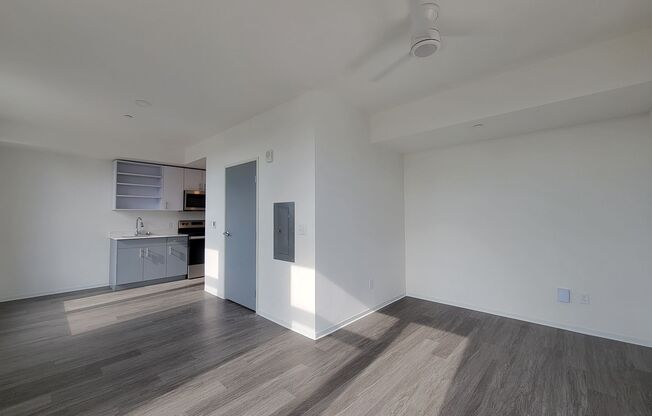 Studio, 1 bath, 403 sqft, $1,590, Unit 520