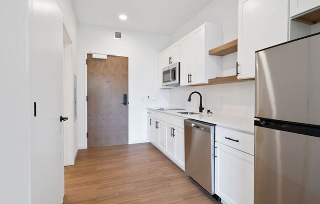 Studio, 1 bath, 447 sqft, $1,225, Unit 215