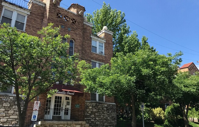 Studio, 1 bath, 400 sqft, $785, Unit 221