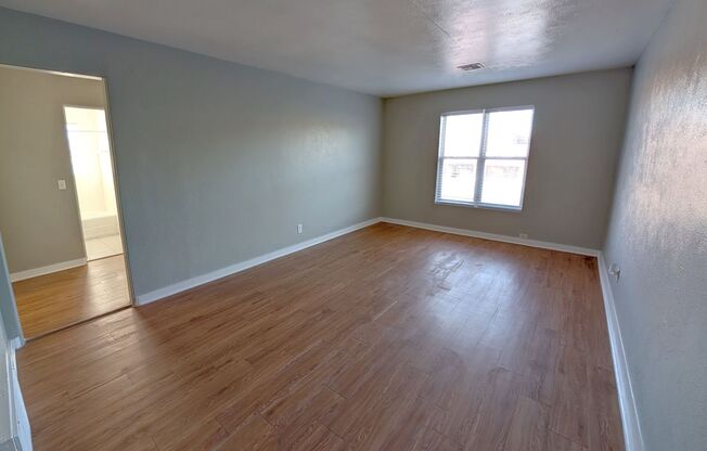 1 bed, 1 bath, 500 sqft, $650, Unit 2038 NW 25th St, #12E