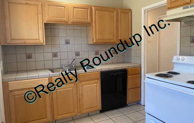 3 beds, 1 bath, $2,200