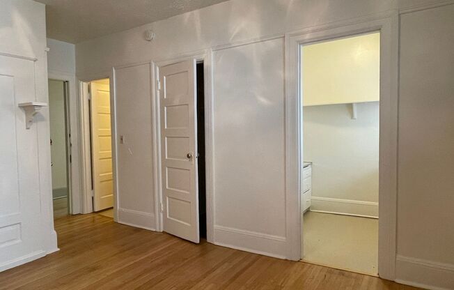Studio, 1 bath, 350 sqft, $995, Unit 403