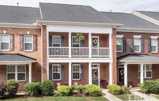 Charming 3BD, 2.5BA Raleigh Townhouse with 1-Car Attached Garage and HOA Amenities