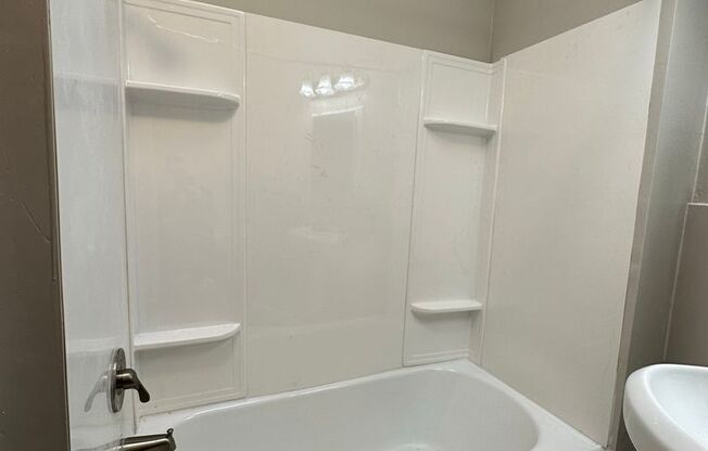 3 beds, 2 baths, 1,400 sqft, $1,750, Unit Unit 3-B