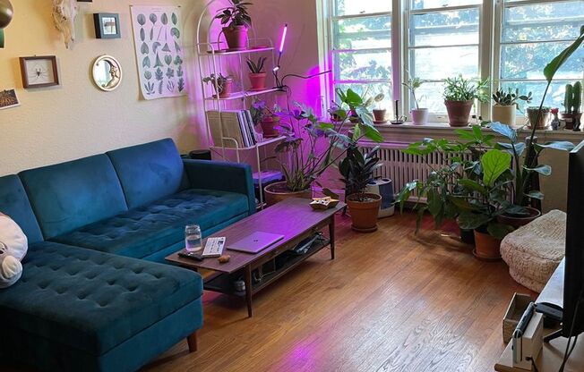 2 beds, 1 bath, 753 sqft, $1,339, Unit 214