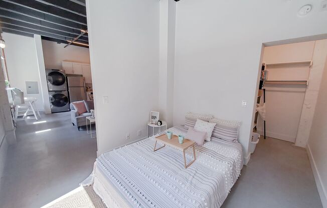 Studio, 1 bath, 567 sqft, $995, Unit A301