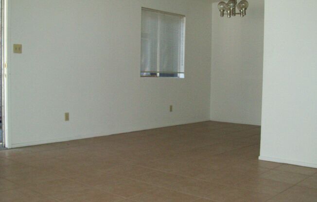 2 beds, 1 bath, $1,050, Unit 106