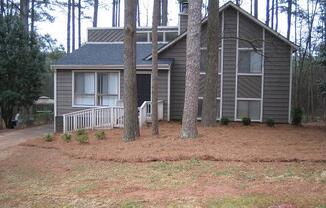 Spacious 3 Bedroom 2 Bathroom Home in Lithonia!