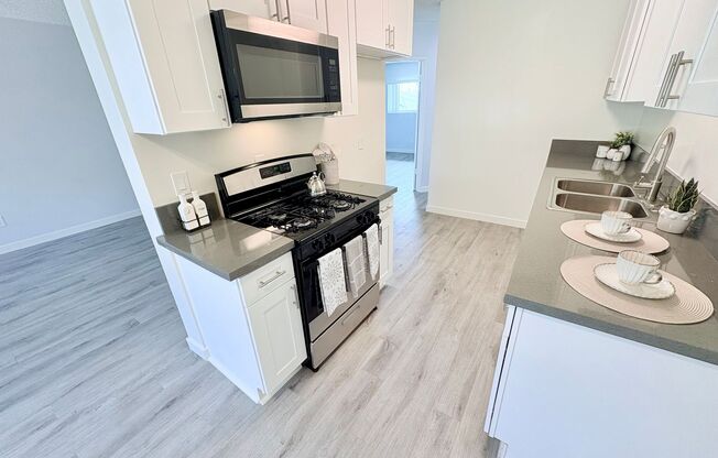 Los Olivos Apartments