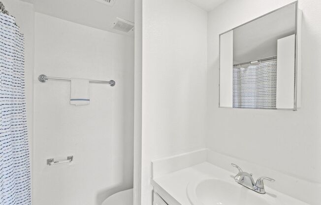 2 beds, 2 baths, 853 sqft, $1,400, Unit #370