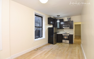 1 bed, 1 bath, $2,350, Unit B3