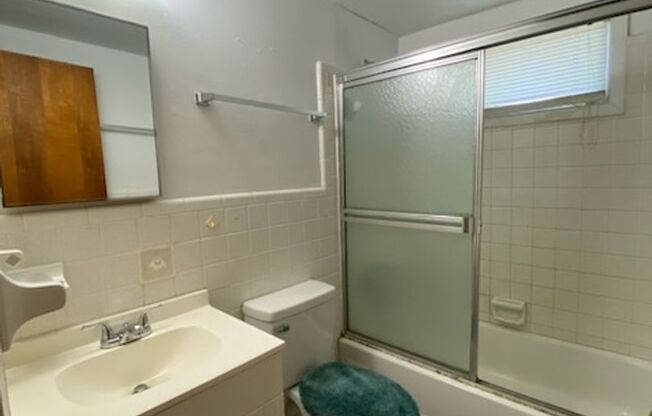 2 beds, 1 bath, $930