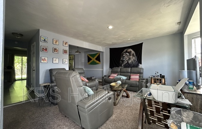 1652 FAIRFAX DR