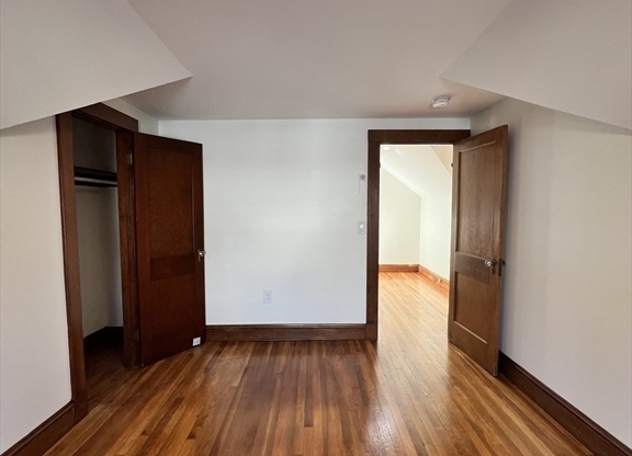 2 beds, 1 bath, $2,600, Unit 3