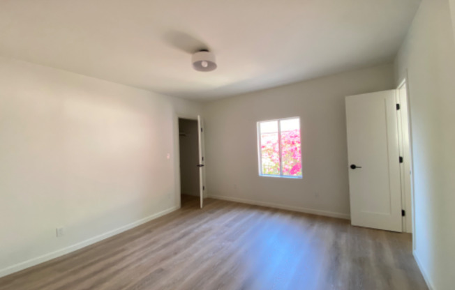 2117 AARON ST