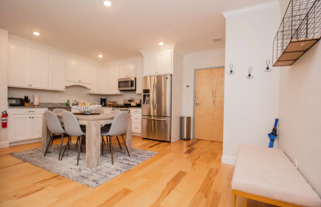 2 beds, 2 baths, 1,000 sqft, $6,995, Unit 3