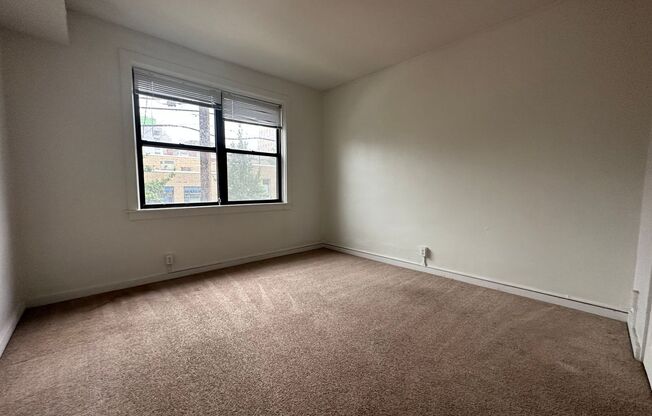 2 beds, 1 bath, 830 sqft, $2,290, Unit 3510 Louisa St. #01