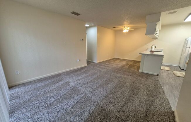 2 beds, 1 bath, 920 sqft, $1,800, Unit 18