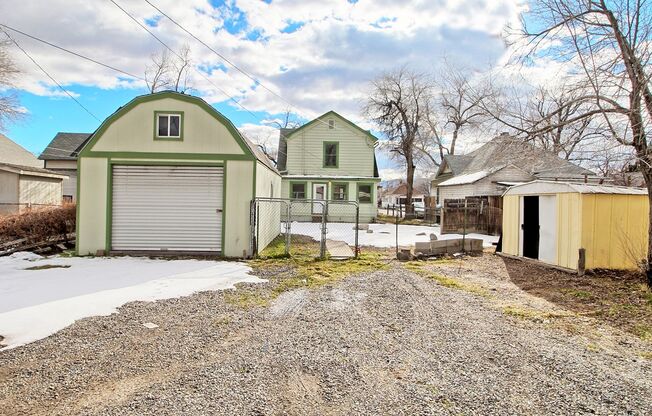 5 beds, 2 baths, $2,300