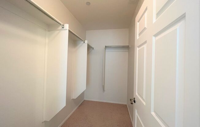 3 beds, 2 baths, $1,590, Unit # 2142