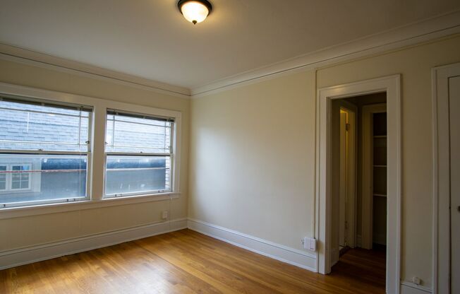 Charming Top Floor Studio in Central NE Location!