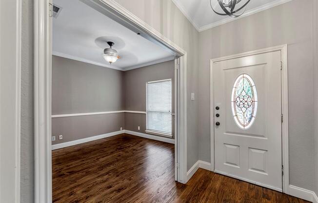 4636 VERSAILLES LN
