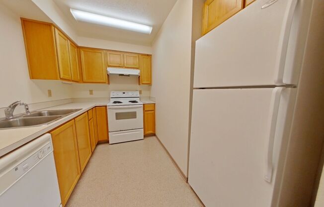 2 beds, 1 bath, $1,600, Unit 8