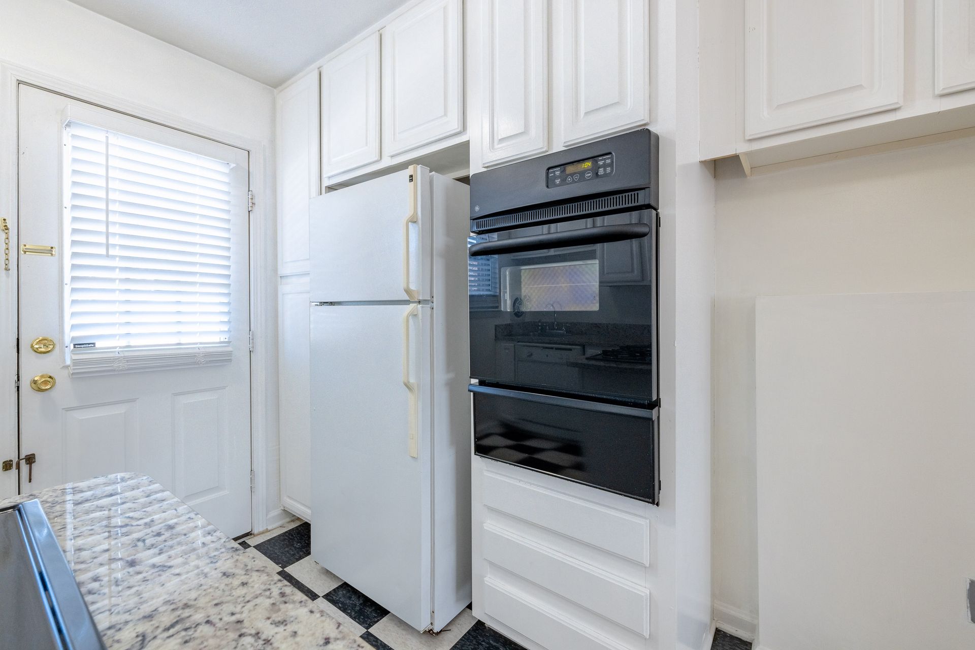 Peachtree Hills Court, 2-bedroom Atlanta address in the heart of the hills for $1350-month.
