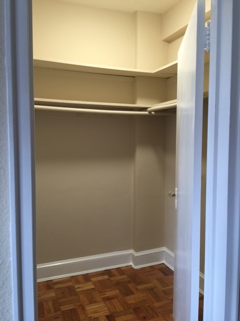 Studio, 1 bath, 300 sqft, $1,678, Unit 403