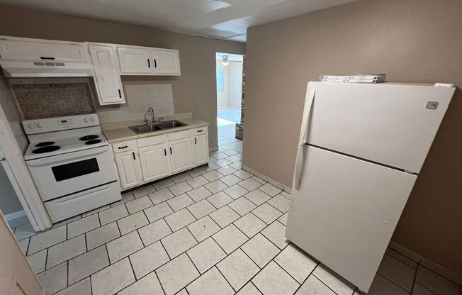 2 beds, 1 bath, 1,200 sqft, $1,450