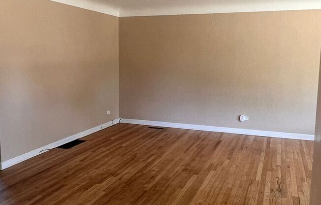 Cozy 2 Bedroom Home In Park Hill!  Garage!  Hardwood Floors!  Washer and Dryer Included! Central Air Conditioning!!