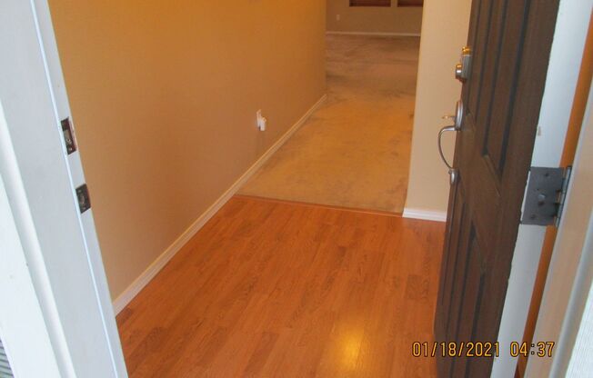 4 Br 2.5 bth + Loft! Large Rooms, 2 car- garage, Neighborhood Park ! Fenced backyard