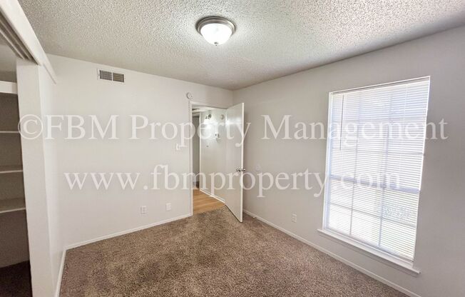 2 beds, 1 bath, $950, Unit A 22