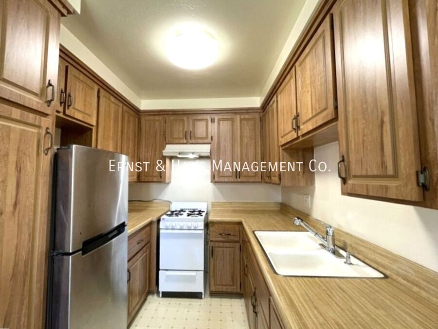 4700 Clair del Ave