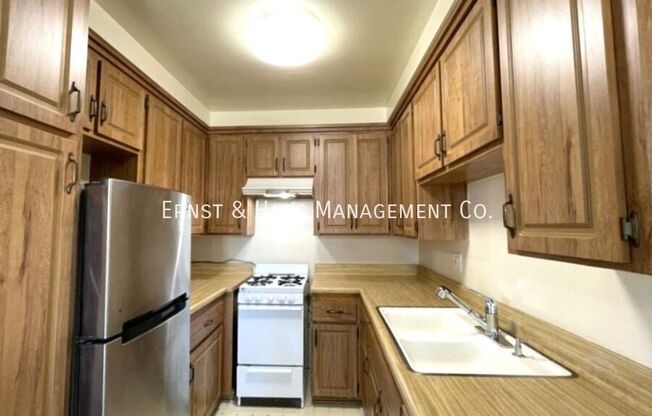 4700 Clair del Ave